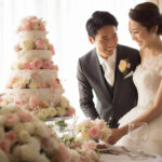 二人の愛が輝く感動の結婚式の光景