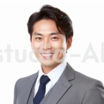 笑顔を絶やさぬ会社員男性