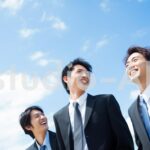 同期で入社した3人の社会人男性