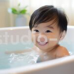 風呂が気持ちよくて笑顔になる男の子