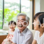 大きくなった孫を見て嬉しそうな顔の男性