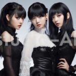 新たな宣伝ビジュアルを生み出す３人組アイドル