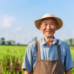 農場の片隅で元気なおじいさん