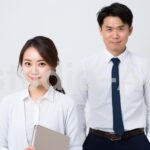 営業に向かう男性と女性の会社員